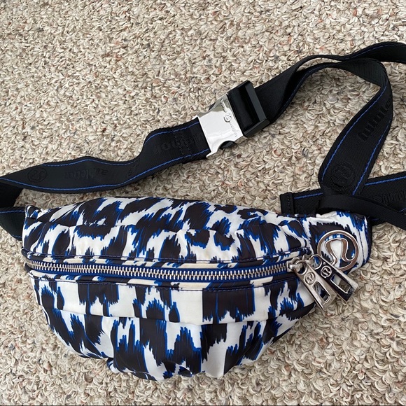 lululemon athletica Handbags - Lululemon “On Your Bum Bag” Waist pouch bag/ Yoga